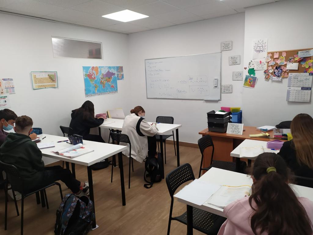 Academia Co-Razón - Clases de refuerzo escolar en Granada y Láchar